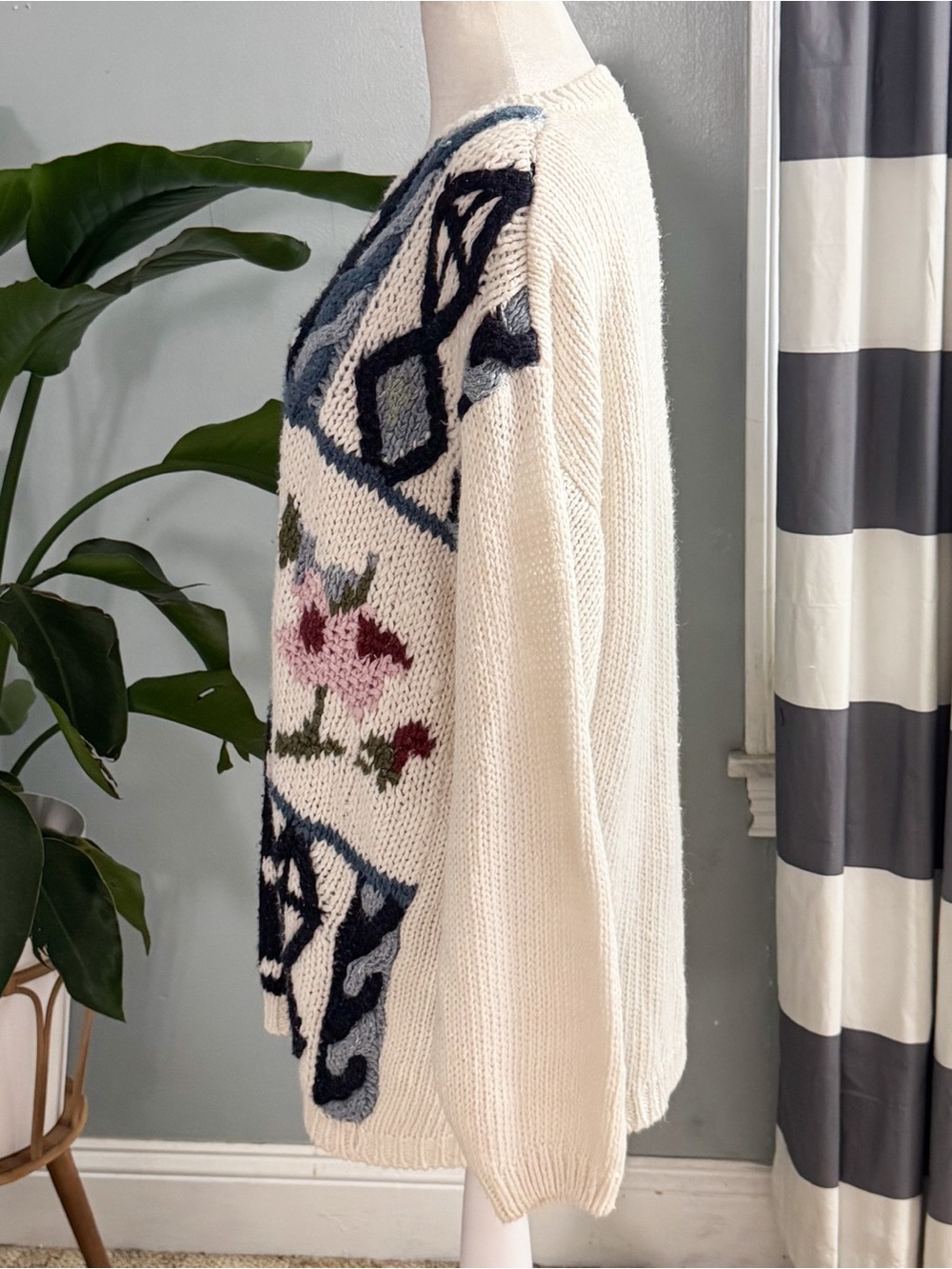 Vintage Huntington Ridge Hand-Knit Sweater with Floral & Geometric Pattern - XL - Picture 3 of 9